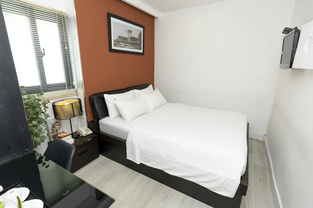 Superior Double Room | 1 bedroom, minibar, in-room safe, desk