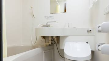 Combined shower/bathtub, free toiletries, hair dryer, slippers