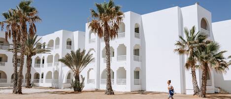 المنشأة من الخارج