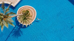 Indoor pool, outdoor pool, pool umbrellas, sun loungers - Djerba Golf Resort & Spa (Djerba Midun)