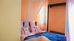 Habitación doble | Escritorio, wifi gratis, ropa de cama