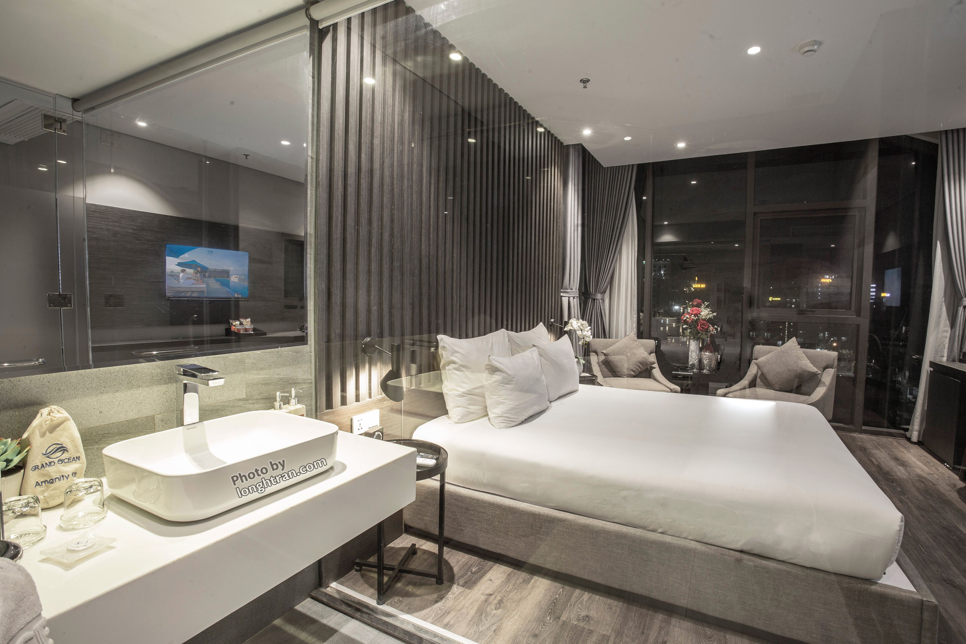 suite double with city view | 1 bedroom, premium bedding, minibar, in-room safe