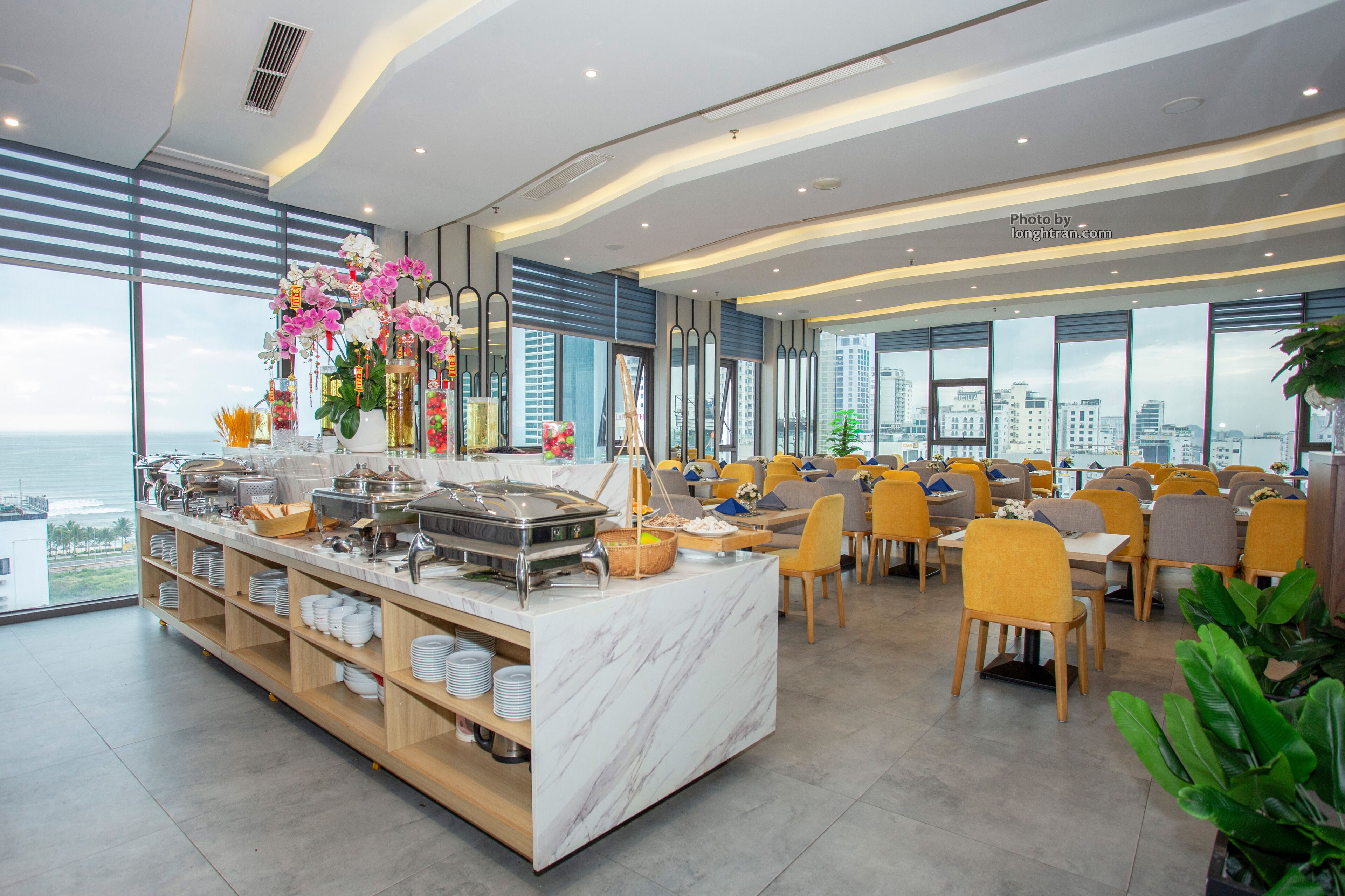 breakfast, lunch, dinner served; local and international cuisine