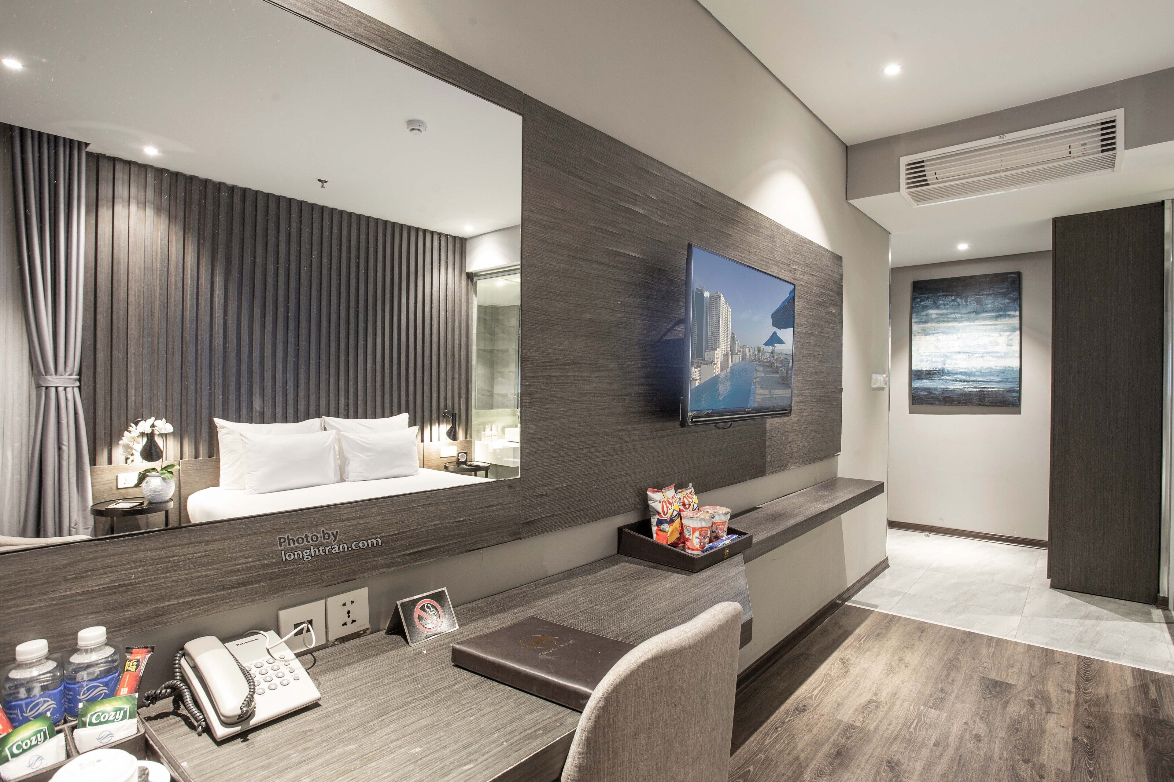 suite double with city view | 1 bedroom, premium bedding, minibar, in-room safe