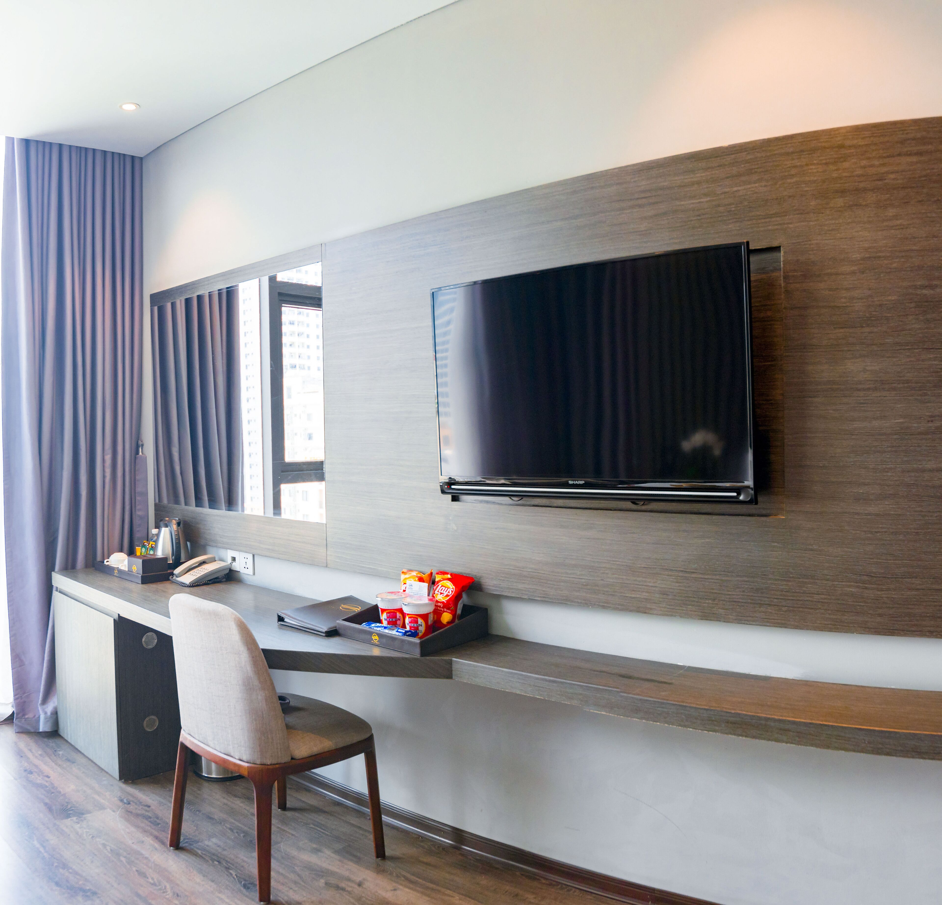 deluxe twin with city view | 1 bedroom, premium bedding, minibar, in-room safe
