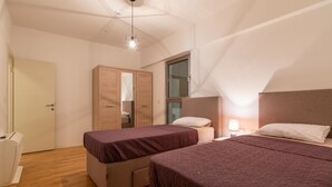 2 chambres, fer et planche à repasser, lits bébé (gratuits)