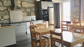 Tägliches inbegriffenes kontinentales Frühstück