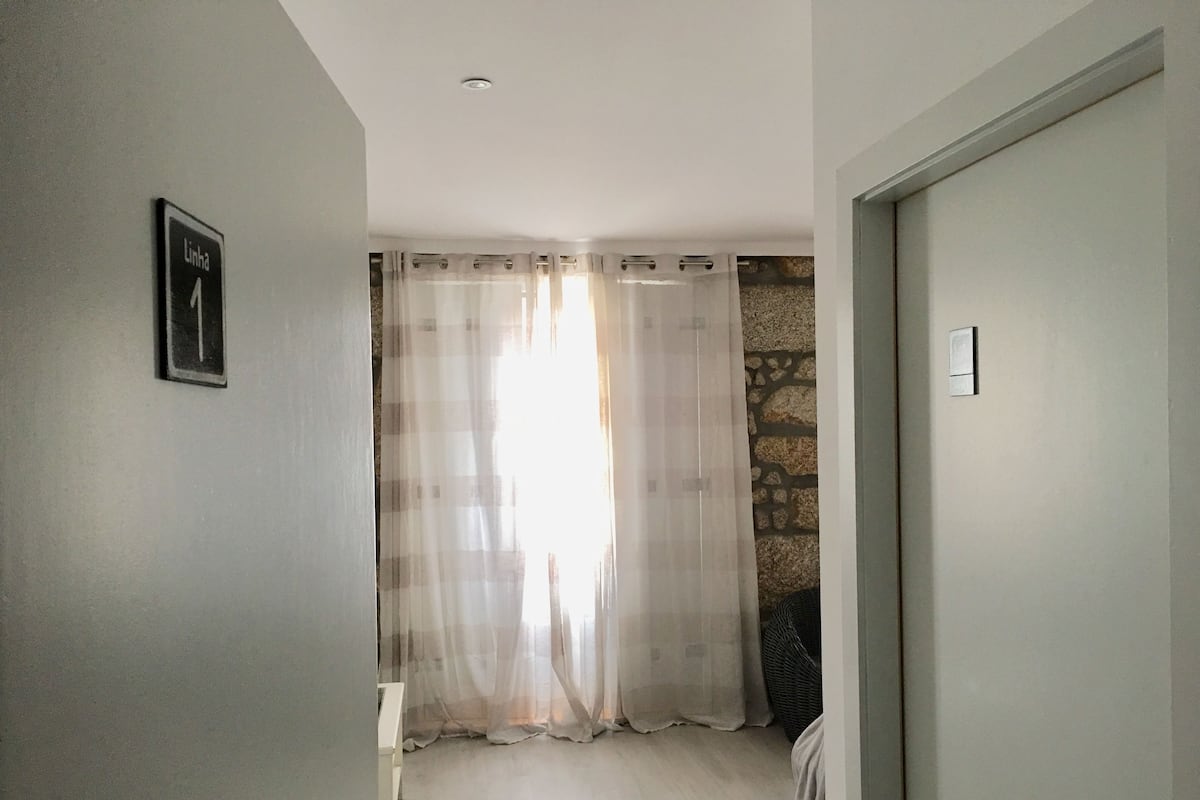 Suite, 1 Double Bed, Private Bathroom (Linha 1) | Room amenity