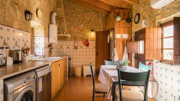 Studio Suite, Shared Kitchen | Cucina condivisa | Frigorifero con congelatore, microonde, piano cottura