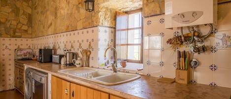 Studio Suite, Shared Kitchen | Shared kitchen | Full-size fridge, microwave, stovetop, coffee/tea maker