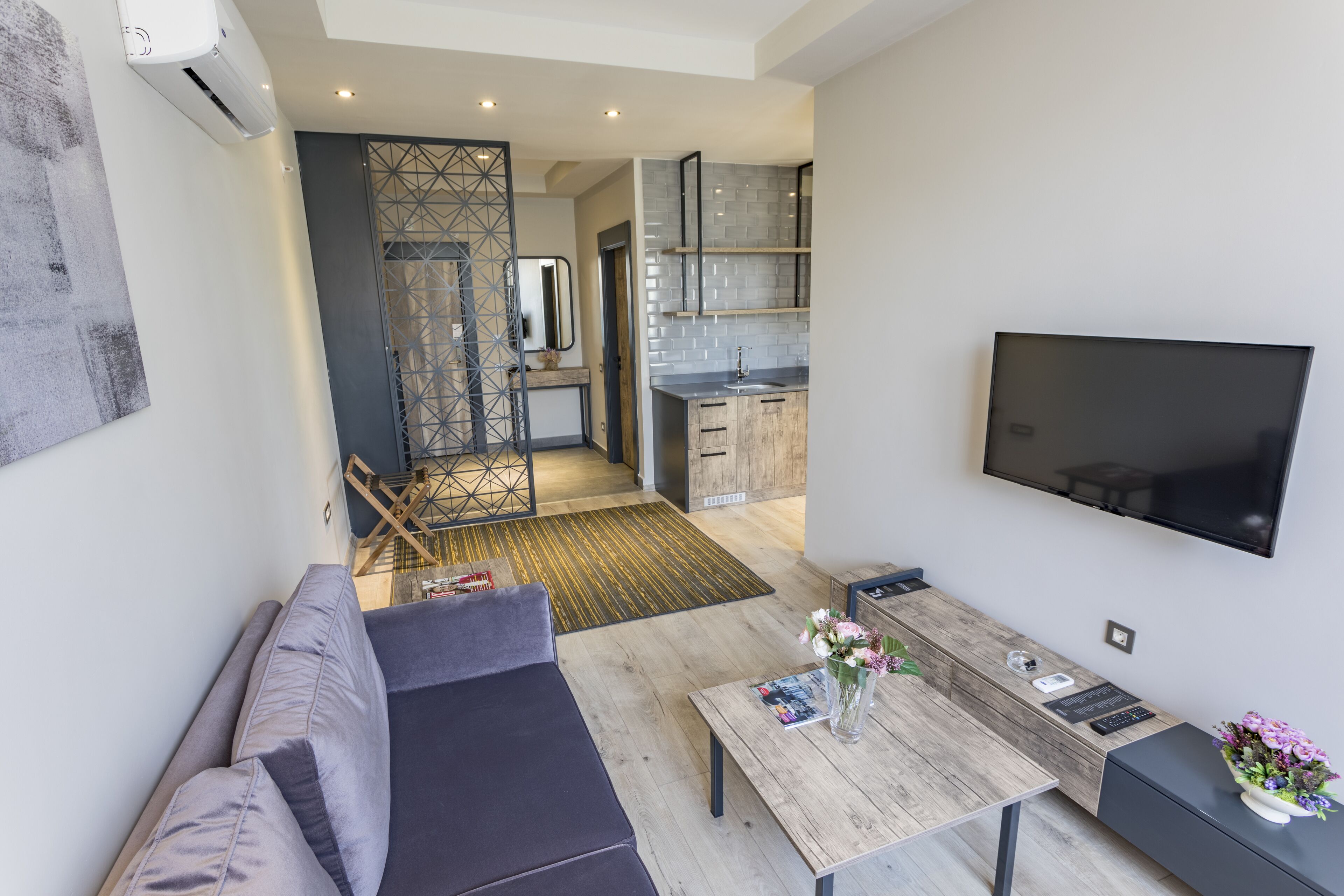 junior suite, 1 bedroom, city view, corner | living room | lcd tv