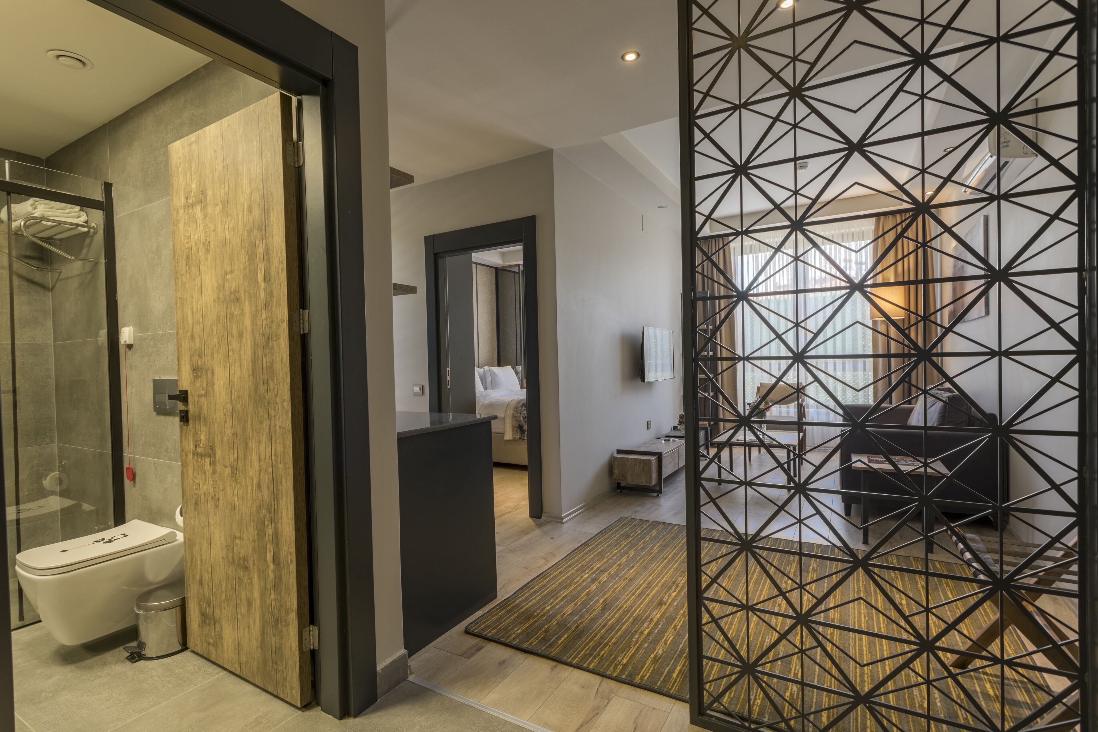 junior suite, 1 bedroom, city view, corner | minibar, in-room safe, desk, laptop workspace