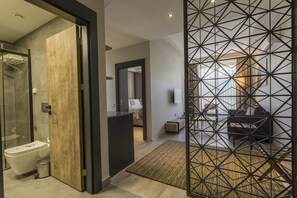 Junior Suite, 1 Bedroom, City View, Corner | Minibar, in-room safe, desk, laptop workspace - Shimall Hotel (Gaziantep)