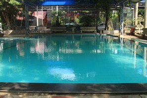 Außenpool (je nach Saison geöffnet)