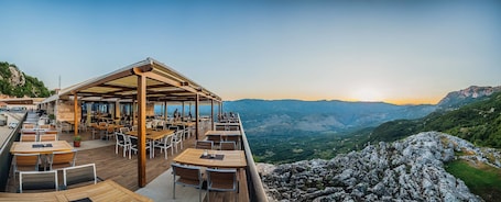 Terraza o patio. Hotel Sokoline