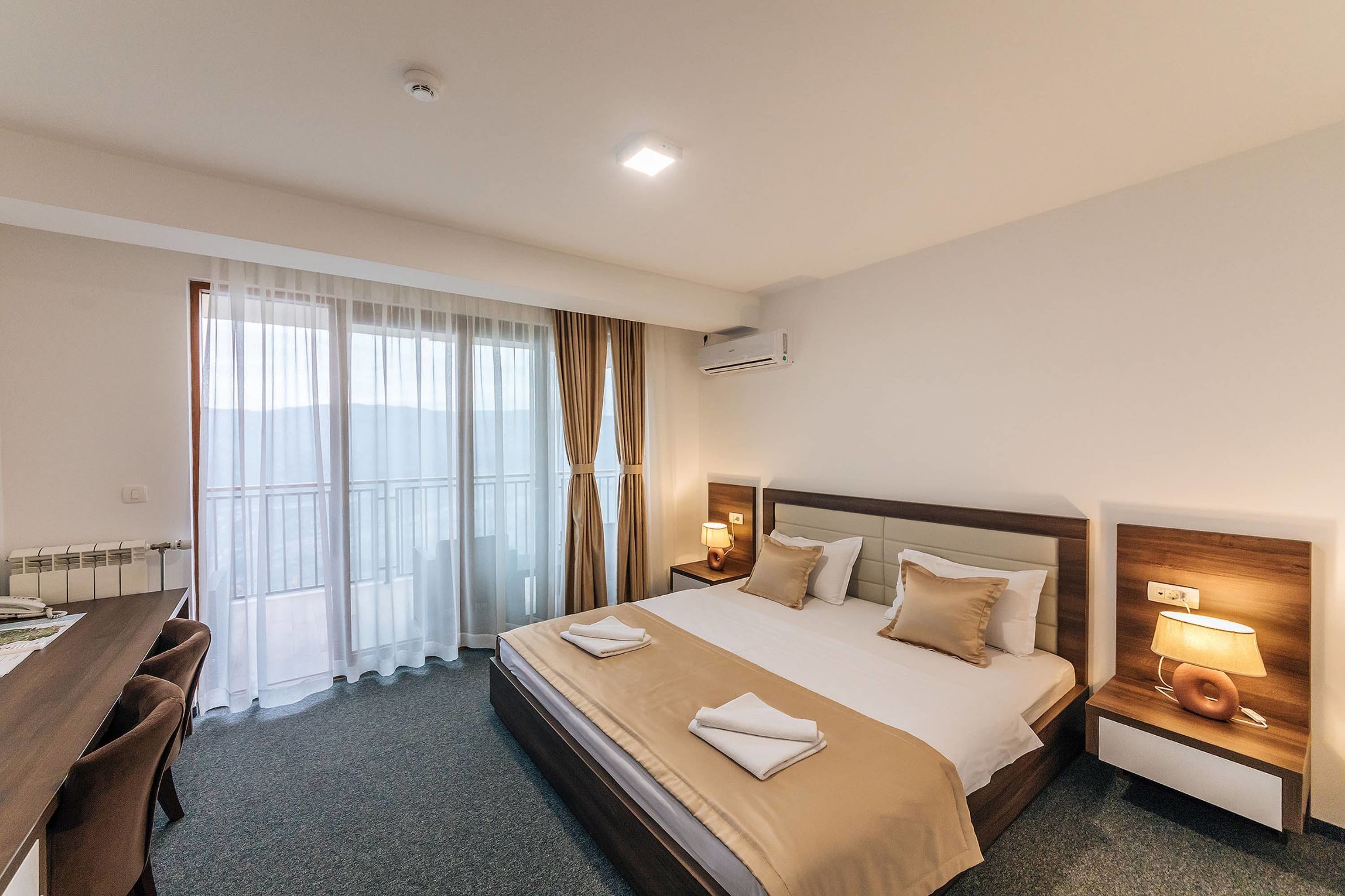 minibar, in-room safe, individually decorated, individually furnished