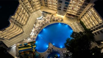 Alberca techada y alberca al aire libre por temporada