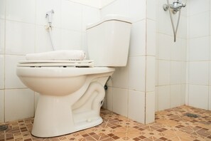 Room | Bathroom | Shower, free toiletries, towels, toilet paper - Spacious 1BR with Sofa Bed at The Jarrdin Cihampelas Apartment (Bandung)