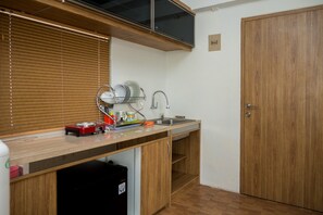 Room | Private kitchenette | Fridge, stovetop, cookware/dishes/utensils - Spacious 1BR with Sofa Bed at The Jarrdin Cihampelas Apartment (Bandung)