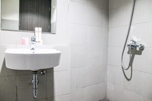 Quarto | Banheiro | Chuveiro, produtos de toalete grátis, toalhas de banho 