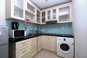 Room | Private kitchen | Fridge, stovetop, electric kettle, cookware/dishes/utensils