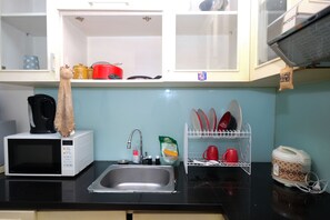 Room | Private kitchen | Fridge, stovetop, electric kettle, cookware/dishes/utensils