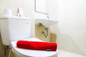 Room | Bilik Mandi | Pancuran mandi, kelengkapan dandanan diri percuma, tuala disediakan