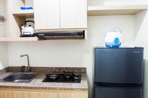 룸 | 전용 주방 | 냉장고, 전자레인지, 쿡탑, 조리 도구/접시/주방 기구