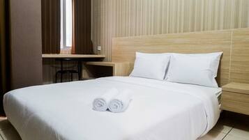 Room | Desk, free WiFi, bed sheets