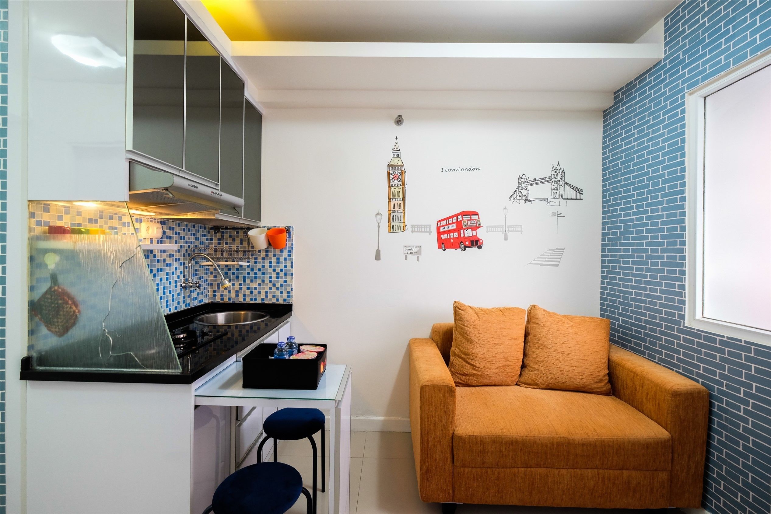 Room | Living area | TV