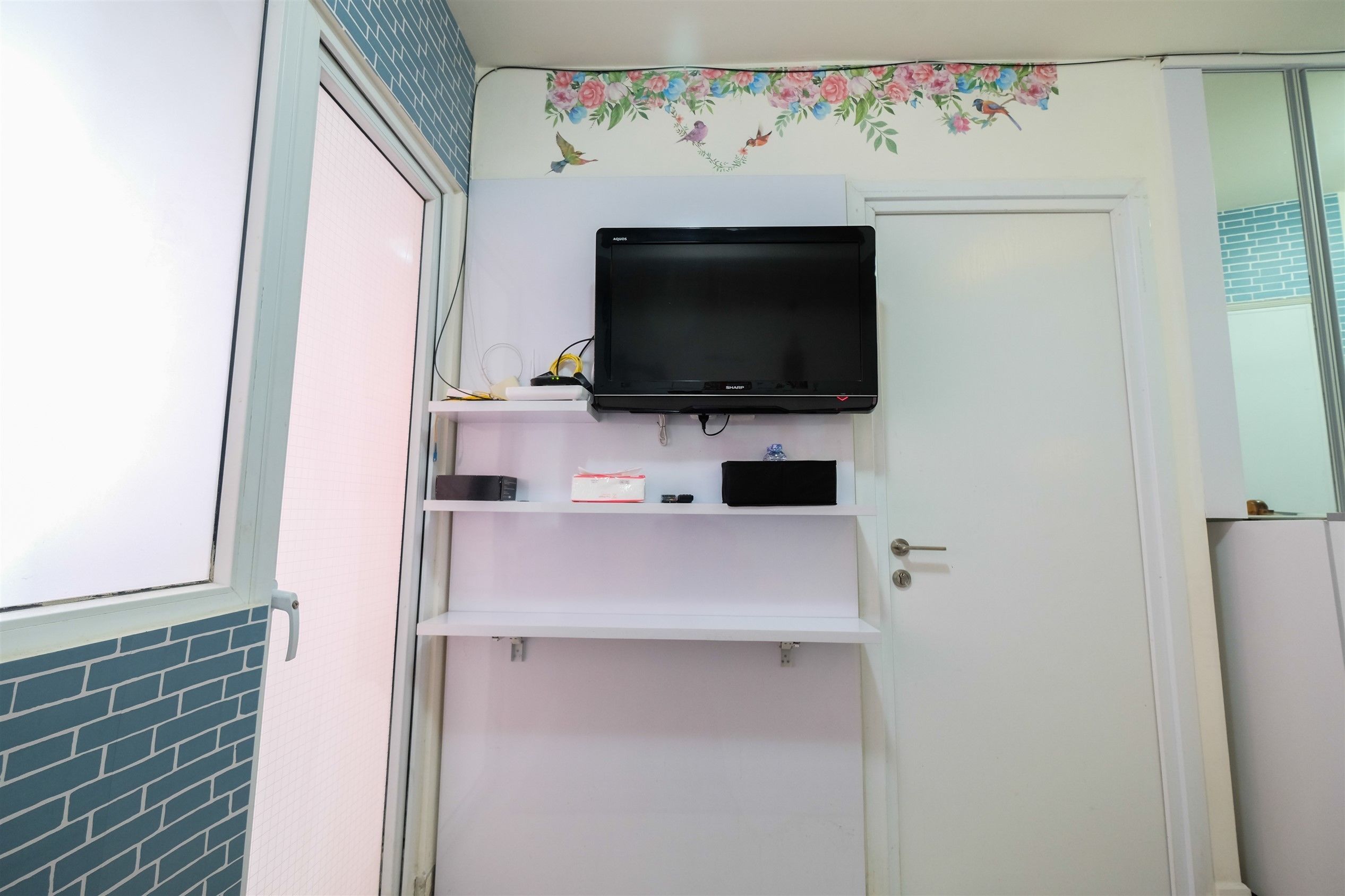 Room | Living area | TV