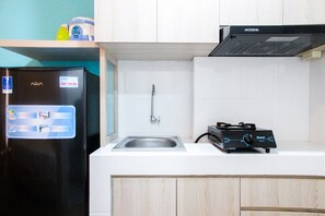 Room | Private kitchen | Fridge, stovetop, cookware/dishes/utensils - Homey Studio Room Akasa Apartment (South Tangerang)