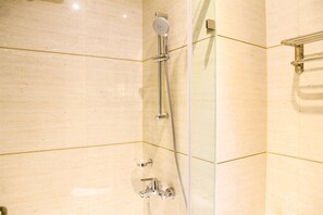 Room | Bathroom shower - Simply Studio Room Brooklyn Apartment (South Tangerang)