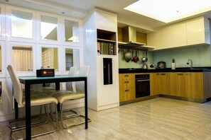 ห้องพัก | ครัวส่วนตัว | ตู้เย็น, เตาประกอบอาหาร, เครื่องครัว/จาน/ช้อนส้อม