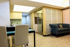 Room | In-room dining - Amazing 2BR with City View The Wave Apartment (Jakarta)