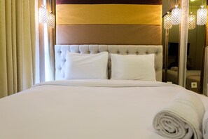 1 habitación, escritorio y ropa de cama 