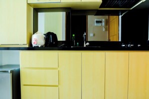 Quarto | Cozinha privada | Geladeira, micro-ondas, cooktop, talheres/pratos/utensílios de cozinha