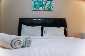 Room | Desk, free WiFi, bed sheets