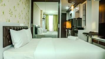 Room | Desk, WiFi (free), bed sheets