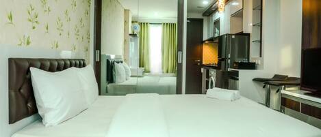 Desk, free WiFi, bed sheets