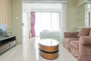 Room | Living area | TV - Spacious 1BR Dago Suites Apartment (Bandung)