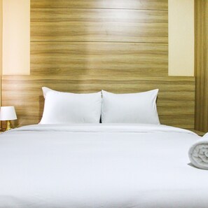 1 bedroom, free WiFi, bed sheets - New Big 1BR The Oasis Apartment (Cikarang)