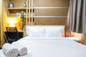 1 bedroom, desk, free WiFi, bed sheets - Cozy and Minimalist 1BR @ Oasis Apartment (Cikarang)