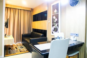 Living area - Cozy and Minimalist 1BR @ Oasis Apartment (Cikarang)