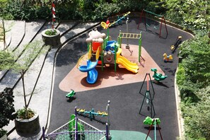 Children’s play area – outdoor