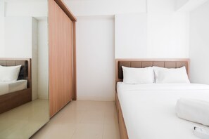 2 bedrooms, desk, free WiFi, bed sheets - Luxurious 2BR City View Bassura Apartment (Jakarta)