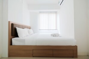 Room | 2 bedrooms, desk, free WiFi, bed sheets - Luxurious 2BR City View Bassura Apartment (Jakarta)