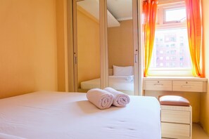 2 bedrooms, free WiFi, bed sheets - Affordable Price 2BR Green Pramuka City Apartment (Jakarta)