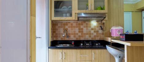 ルーム | 専用簡易キッチン | 冷蔵庫、コンロ、調理器具と食器