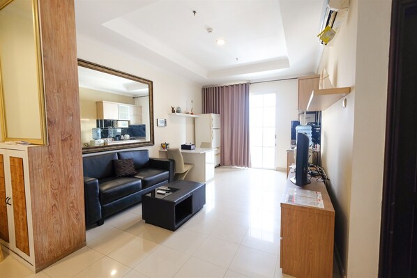 Living room - Spacious 2BR Bellezza Apartment (Jakarta)